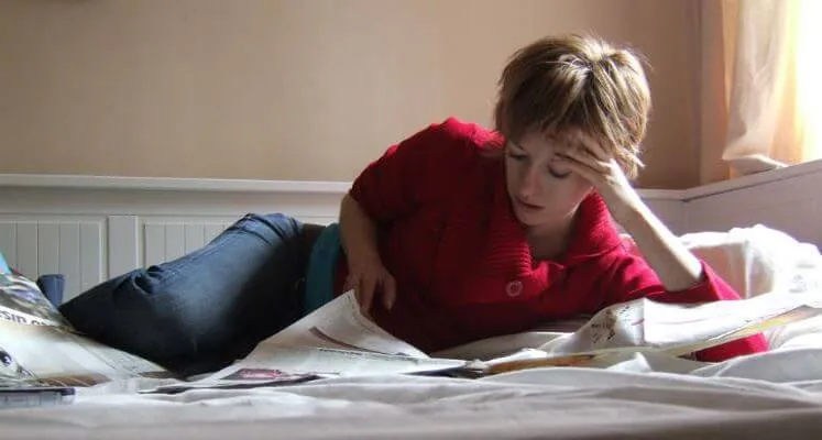 reading news